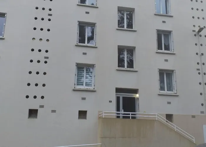 Petite Chambre Calme Et Lumineuse